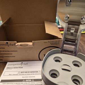 Pampered Chef Silver and Gray Cherry/Olive Pitter #1000353